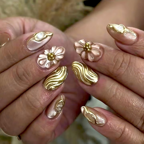 Gold Veined Rhinestone Finished Nail Tips